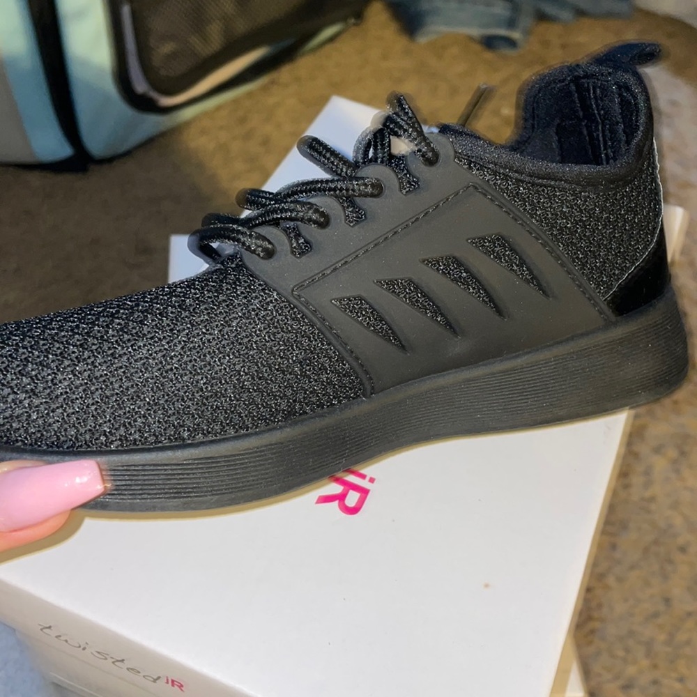 Girl tennis shoes